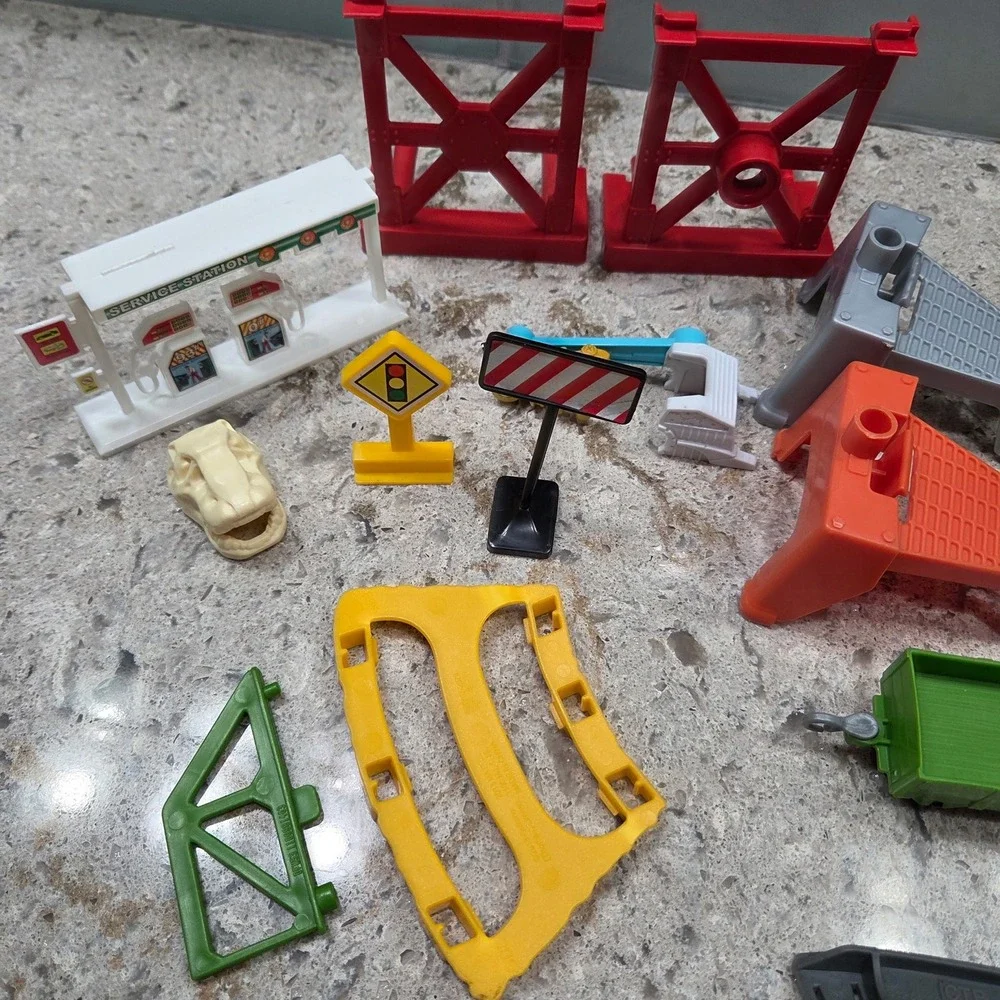 Fisher-Price Thomas TrackMaster Replacement Parts Lot Station Bridge Gas Station